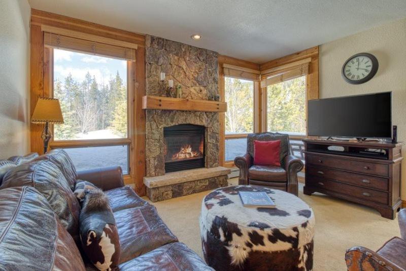 Private Family Friendly 2 Bedroom Townhome Located In East Keystone With Access To Free Shuttle Service